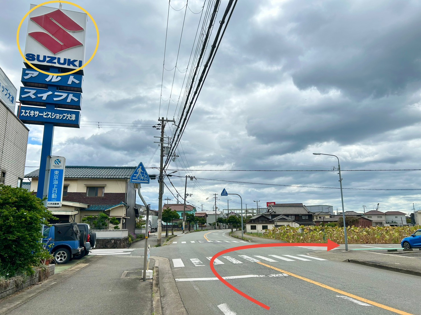 スズキの看板交差点の目印